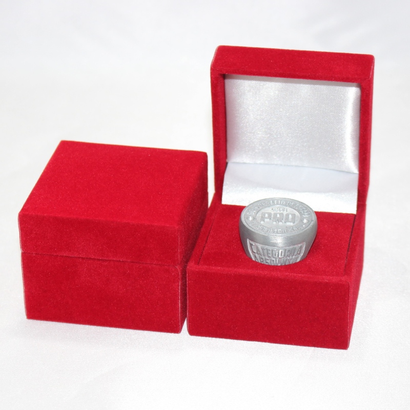 Articolo scatola di flanella quadrata V-08 per monete diametro 25-38 mm, badge, anello grande, ecc. Mm. 60 * 60 * 48, pesi circa 63g